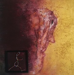 Abstraktes Gemälde mit dunklen und goldenen Tönen und einer drahtähnlichen Figur.